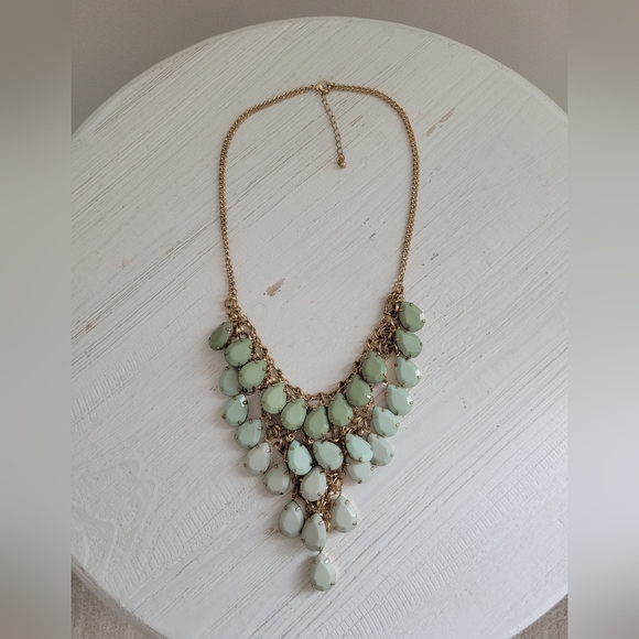 Green ombre statement tear drop necklace - Picture 2 of 7
